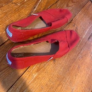 Red TOMS